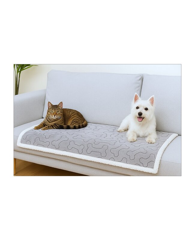 EMBELLISHED WATERPROOF PET BLANKET AST 40X60"
