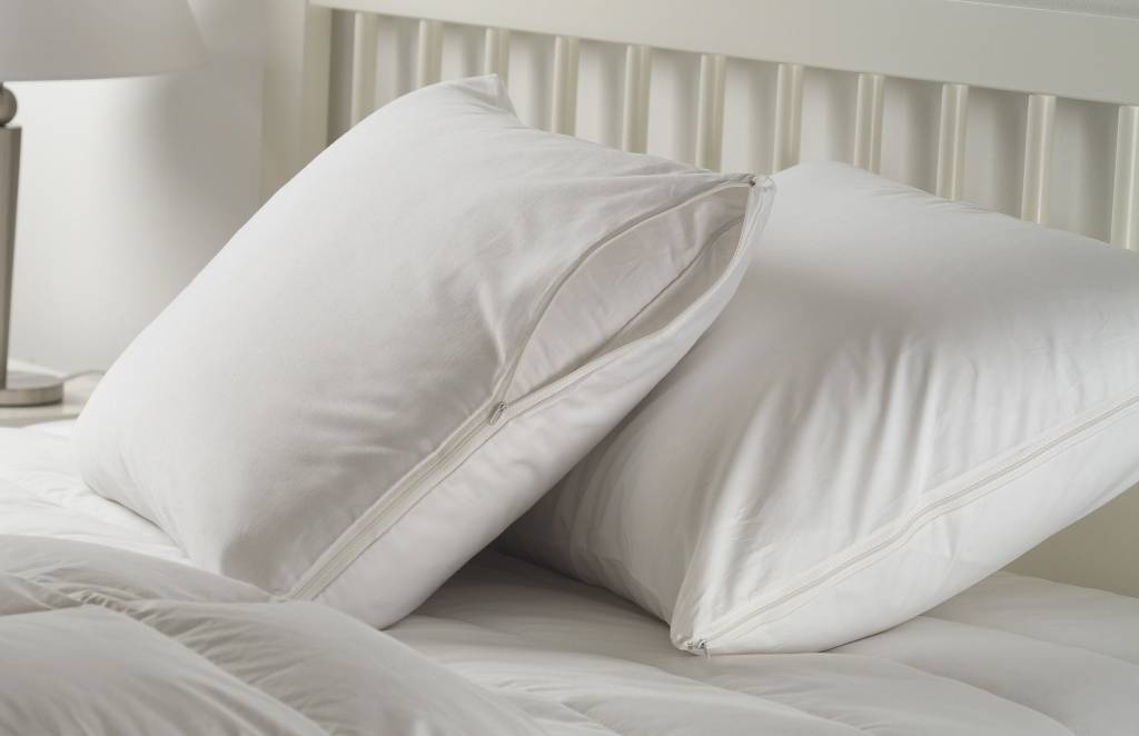 *COTTON 2 PACK PILLOW PROTECTORS WITH ZIPPER (MP24) Oxford Mills Home