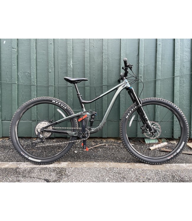 Like New Giant Trance X 2022 Med 29 