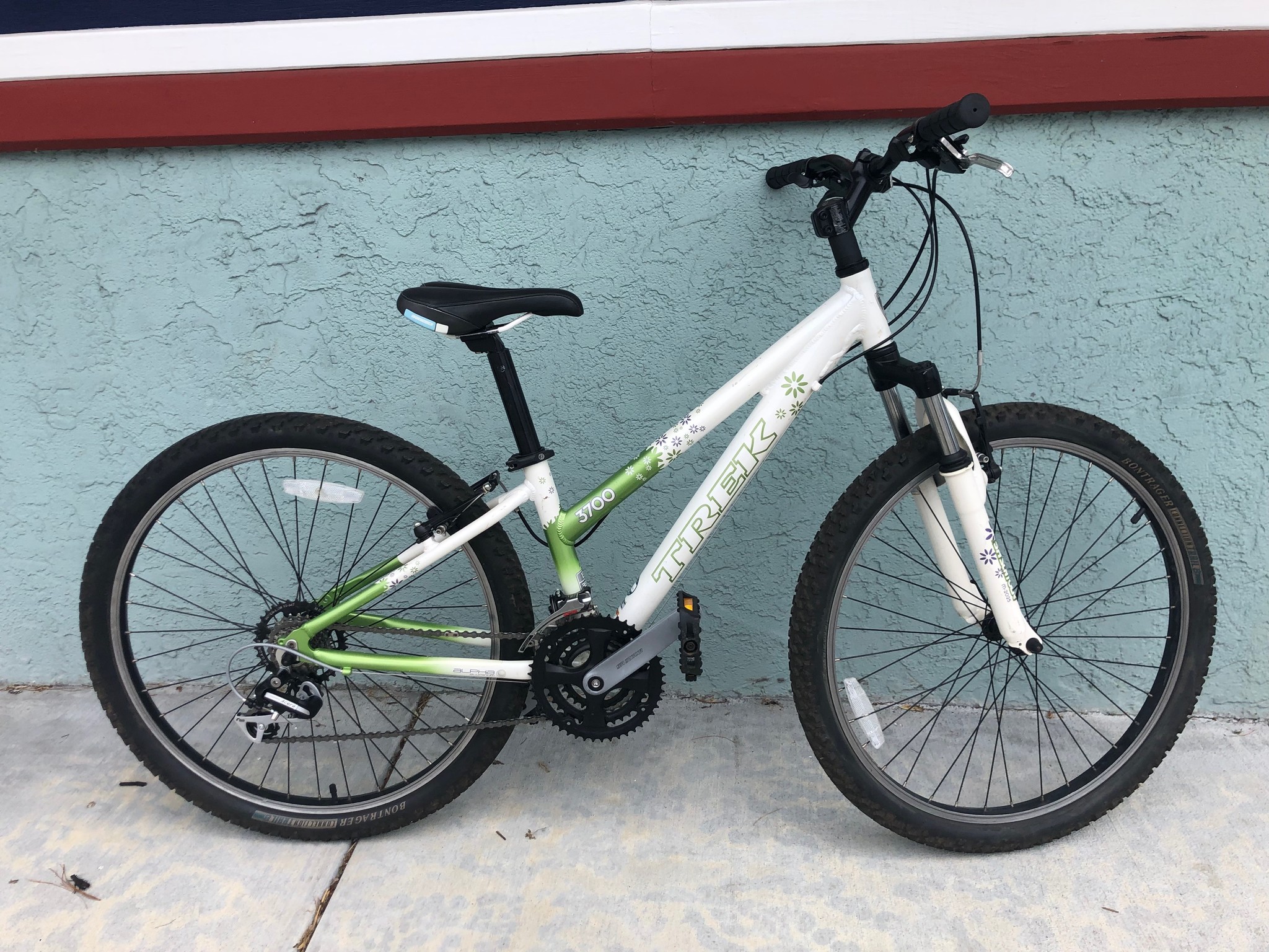 Used Trek 3700 26\