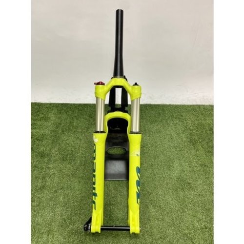 Rocky Mountain Fourche manitou minute 29po couleur vert fluo 130mm axe 100mm 2014 Rocky Mountain Fourche manitou minute 29po couleur vert fluo 130mm axe 100mm 2014