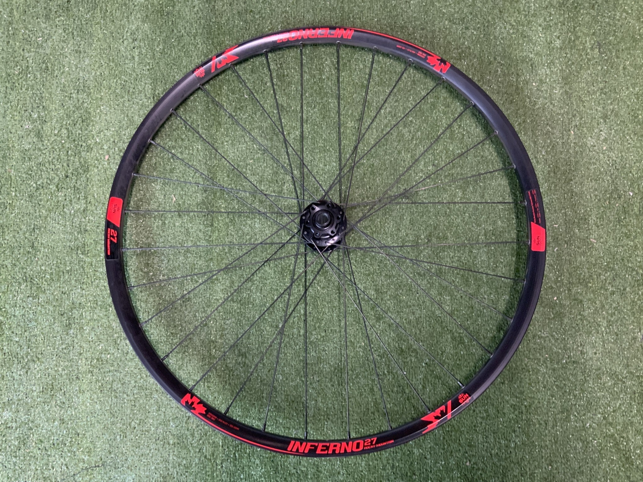 Sun Ringlé Roue avant Sun Ringle Inferno 27 / Moyeu SRAM MTH 716 6 ...