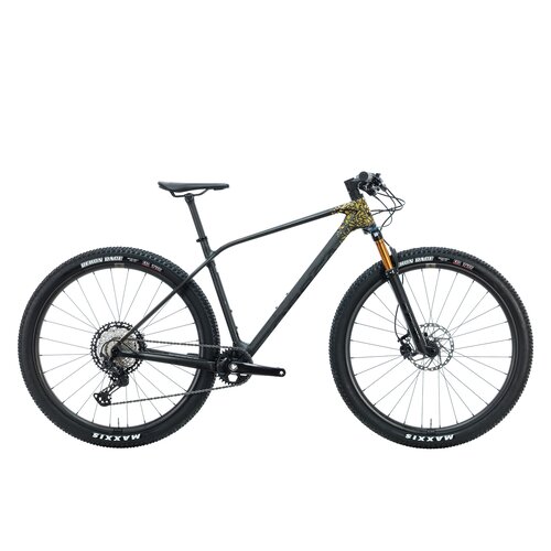 Orbea Orbea Alma M-Pro Bike Med (Carbon/Gold) Orbea Orbea Alma M-Pro Bike Med (Carbon/Gold)