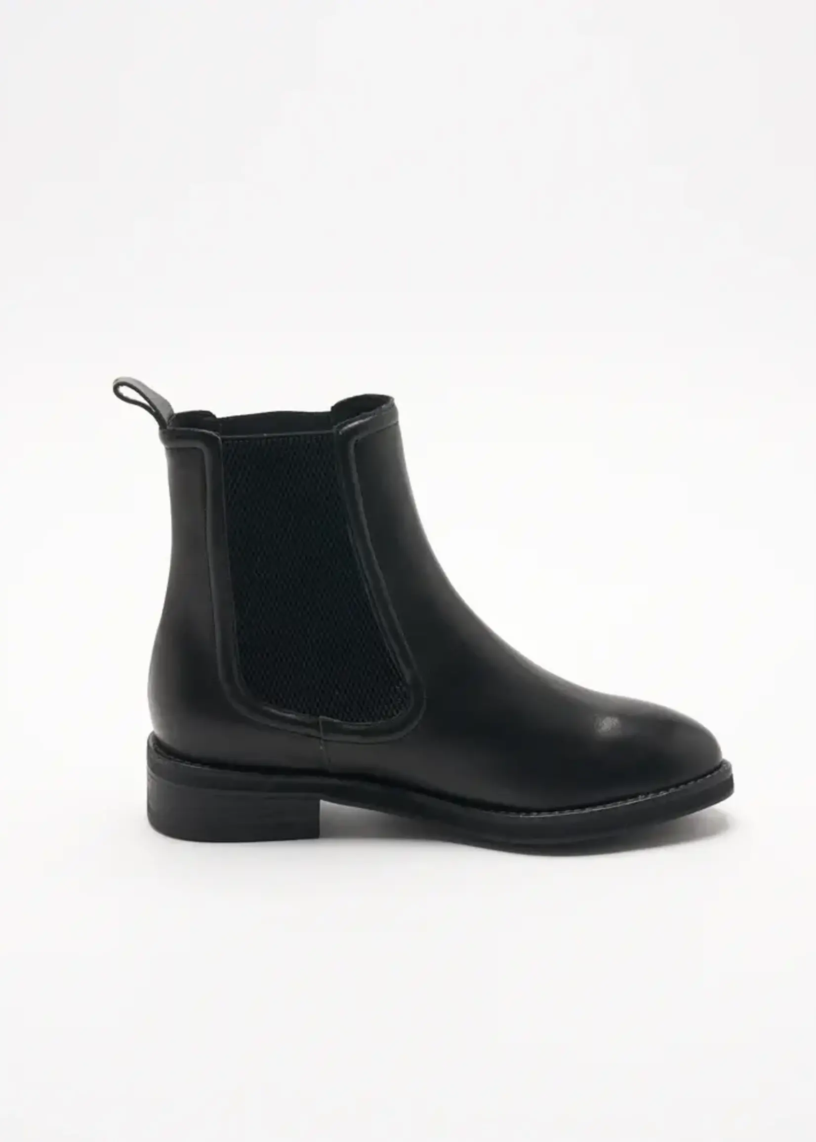 Walnut Cora Black Boot