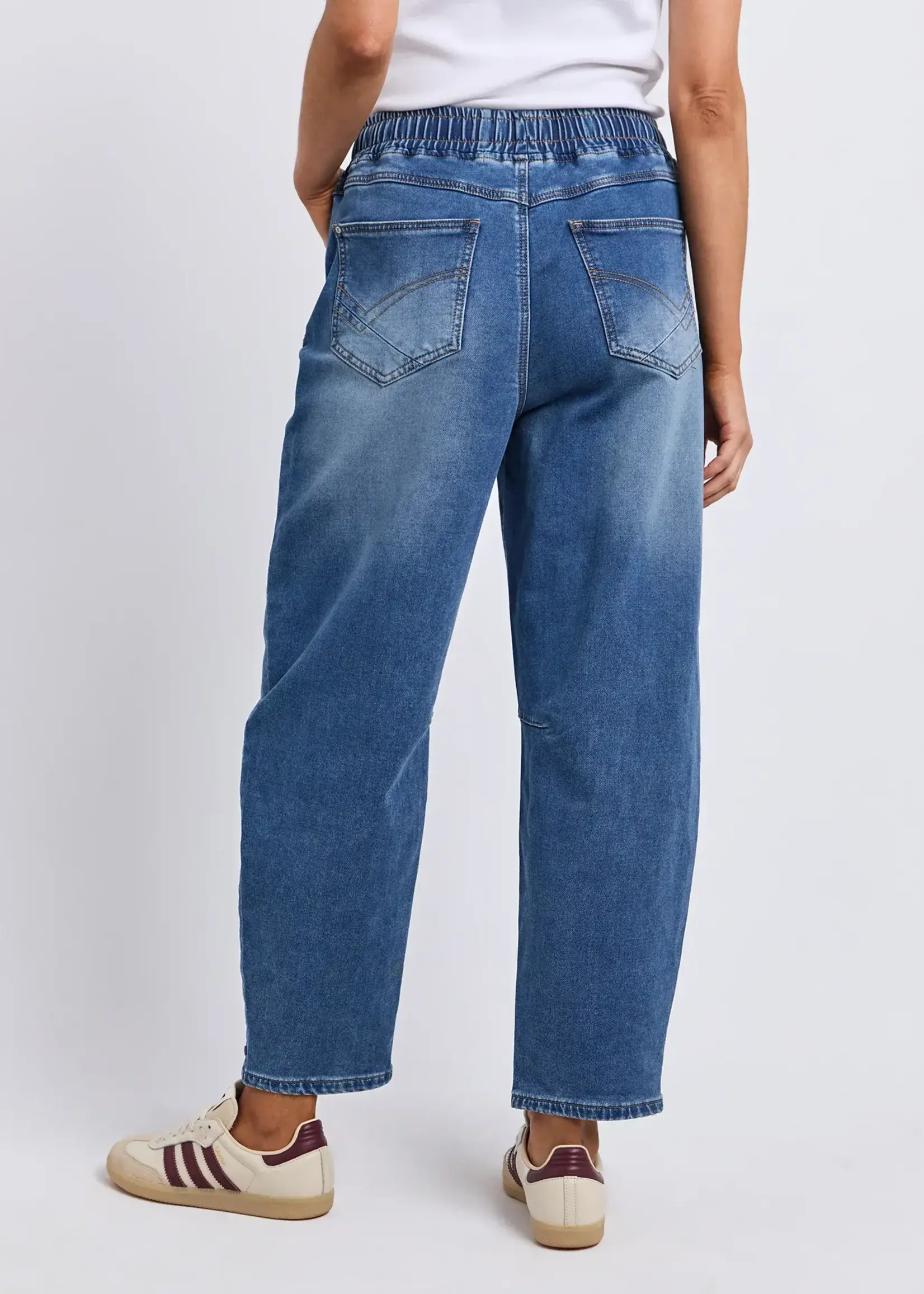 Elm Marta Barrel Leg Jean Mid Blue Wash