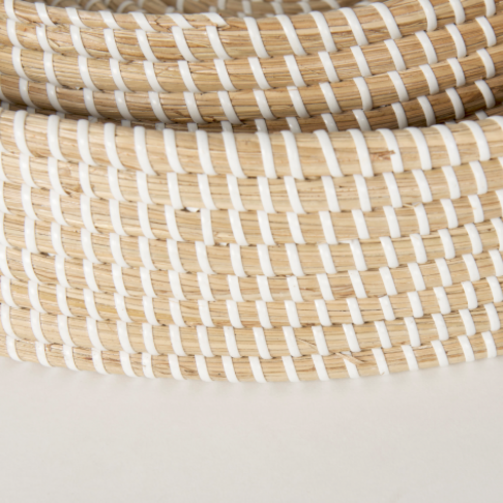 Outside The Box 22" & 16"  Set Of 2 Kalama Large Round Seagrass Trays W/ Lids and Handles