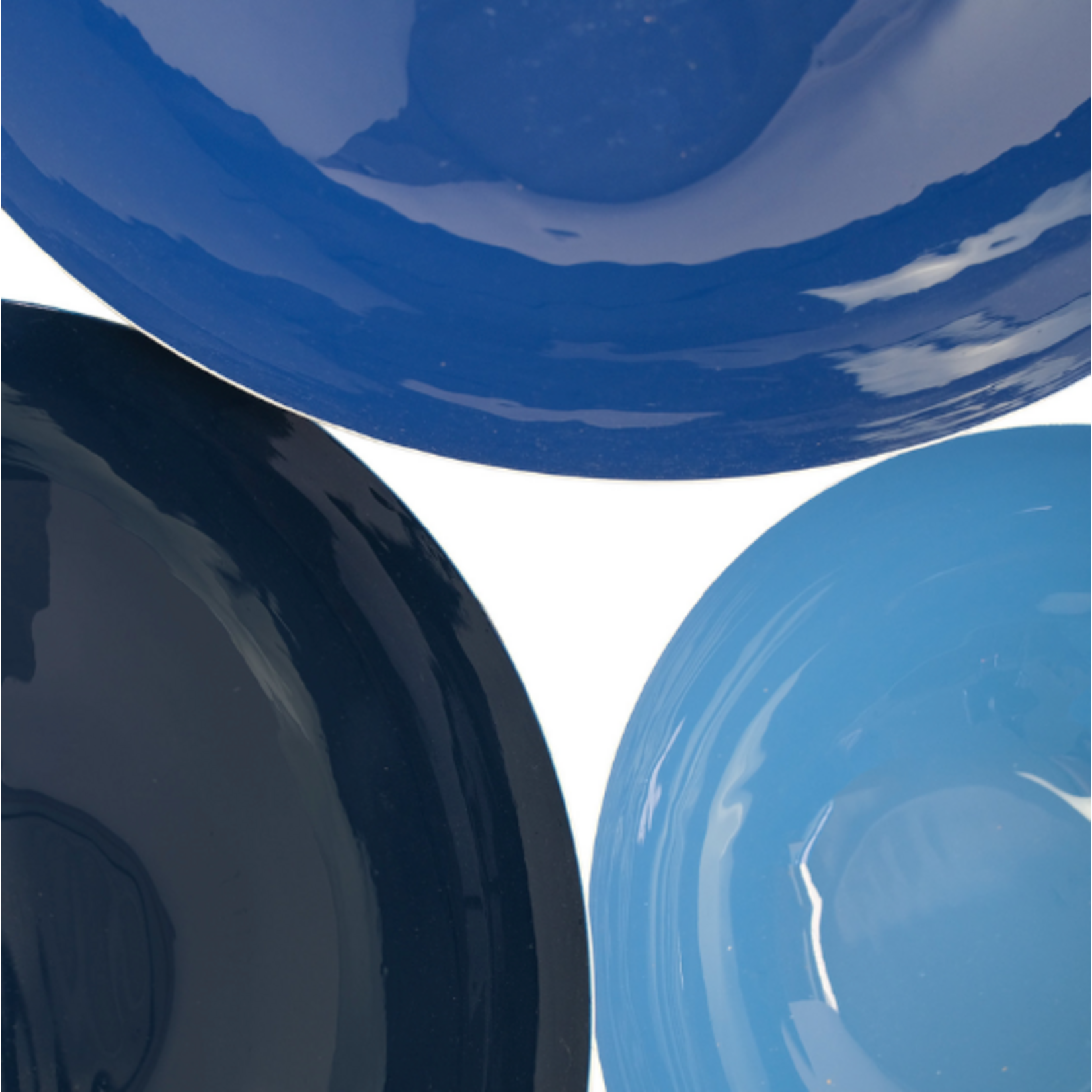 Outside The Box 20", 17" & 12" Set Of 3 Devon Blues & White Iron Bowls