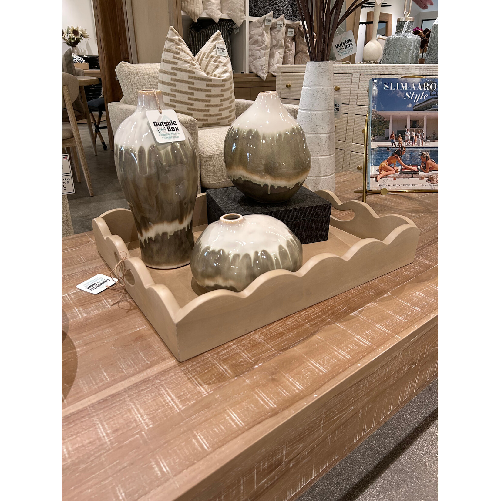 Outside The Box 24" Chloe Solid Mahogany Scalloped Round Tray In Sandbar - SNB