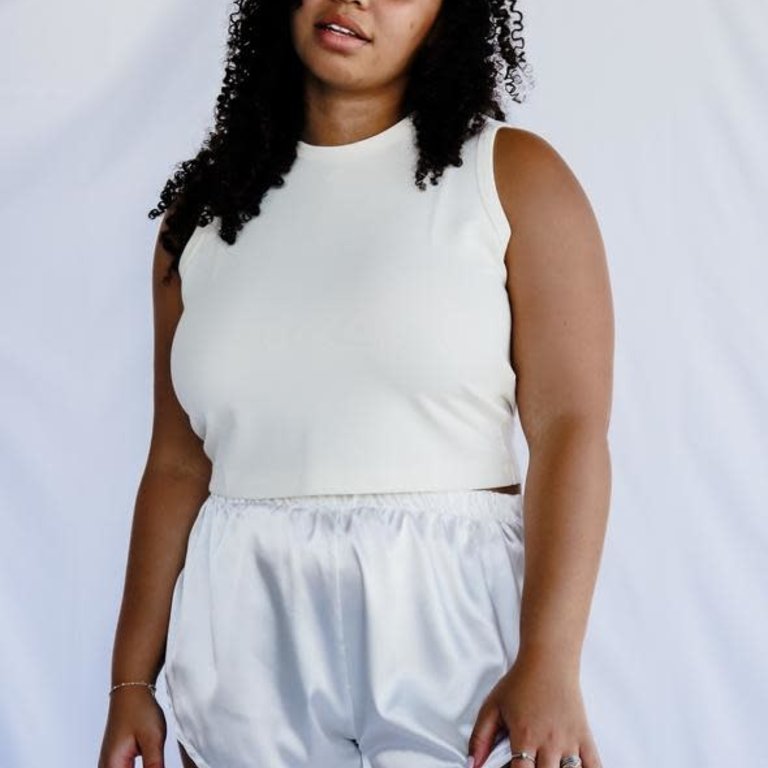 short blanc satin taille S short blanc satin taille S