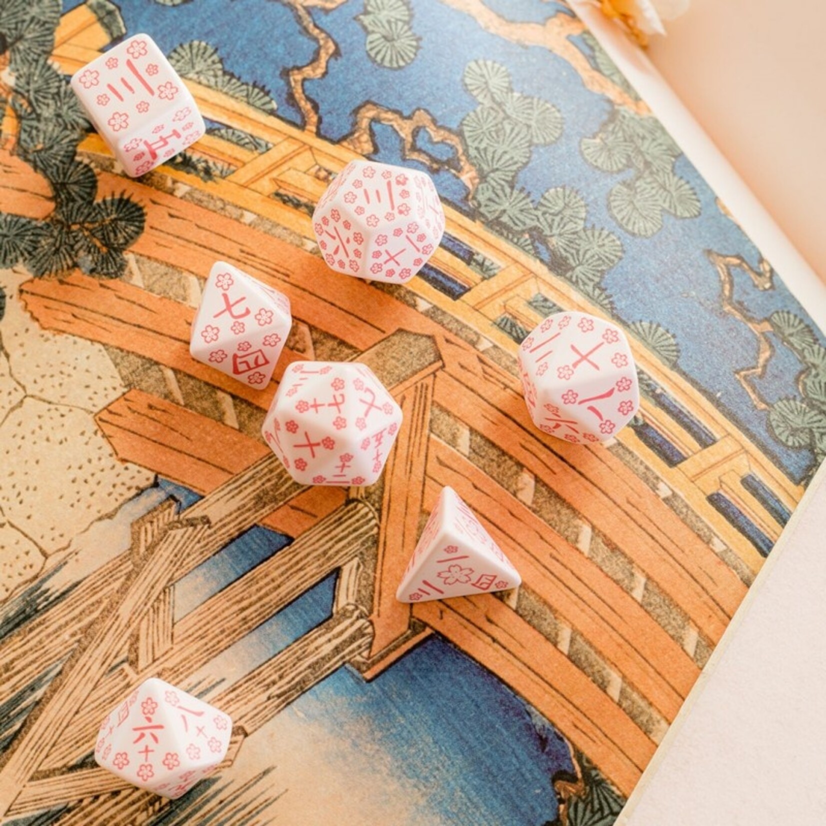 Arcane Tinmen Japanese Dice Set - Cherry Blossoms Petals (7)