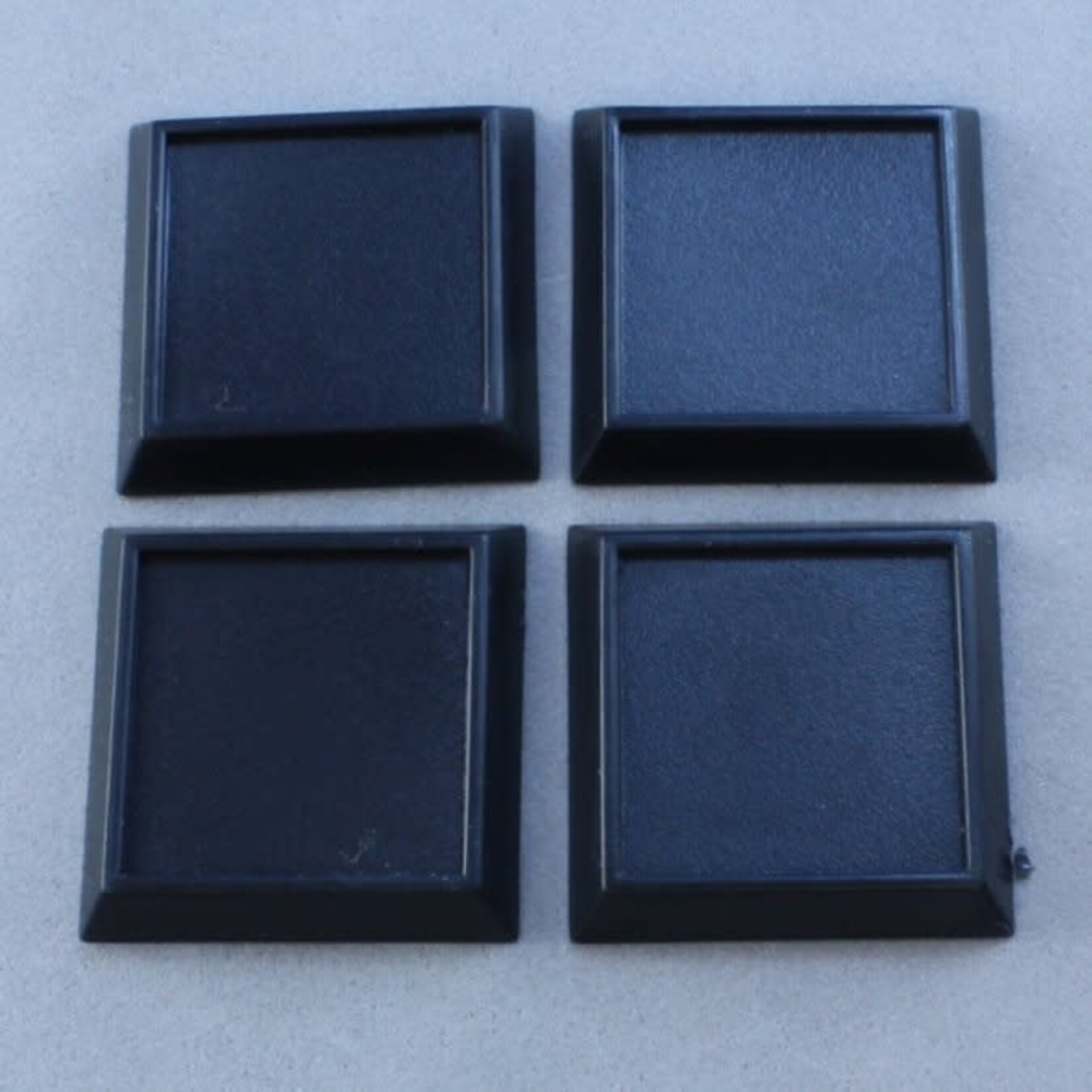 Reaper Miniatures 1" Round Plastic RPG Base (20)