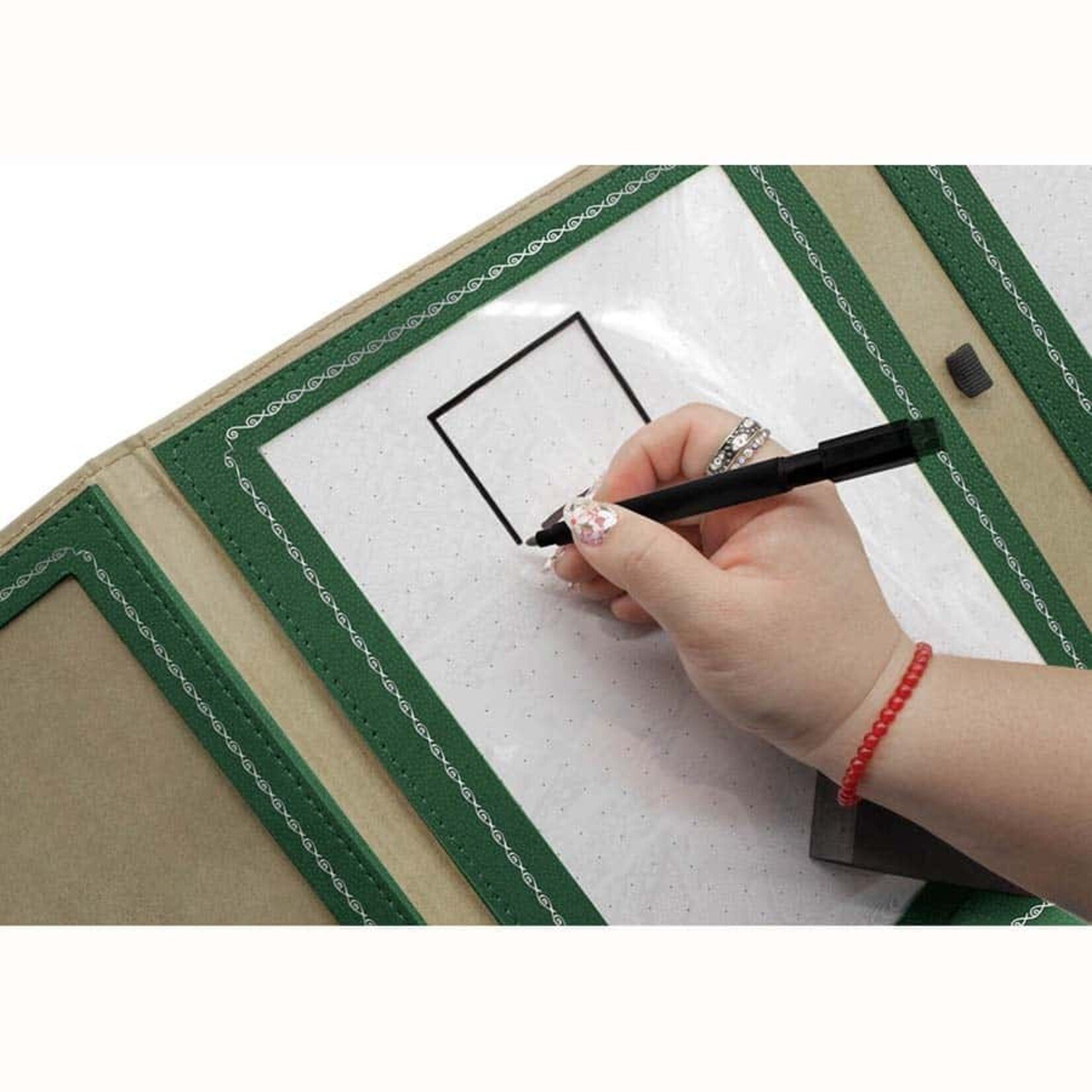 ULTRA PRO D&D Artifacts Across Eternities: Drizzt And The Forgotten Realms DM Screen