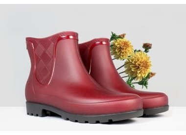 red ball boots website