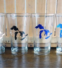 Tabletop City Bird Great Lakes Pint Glass (Dark Blue)