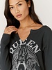 Queen crest notch neck thermal in black