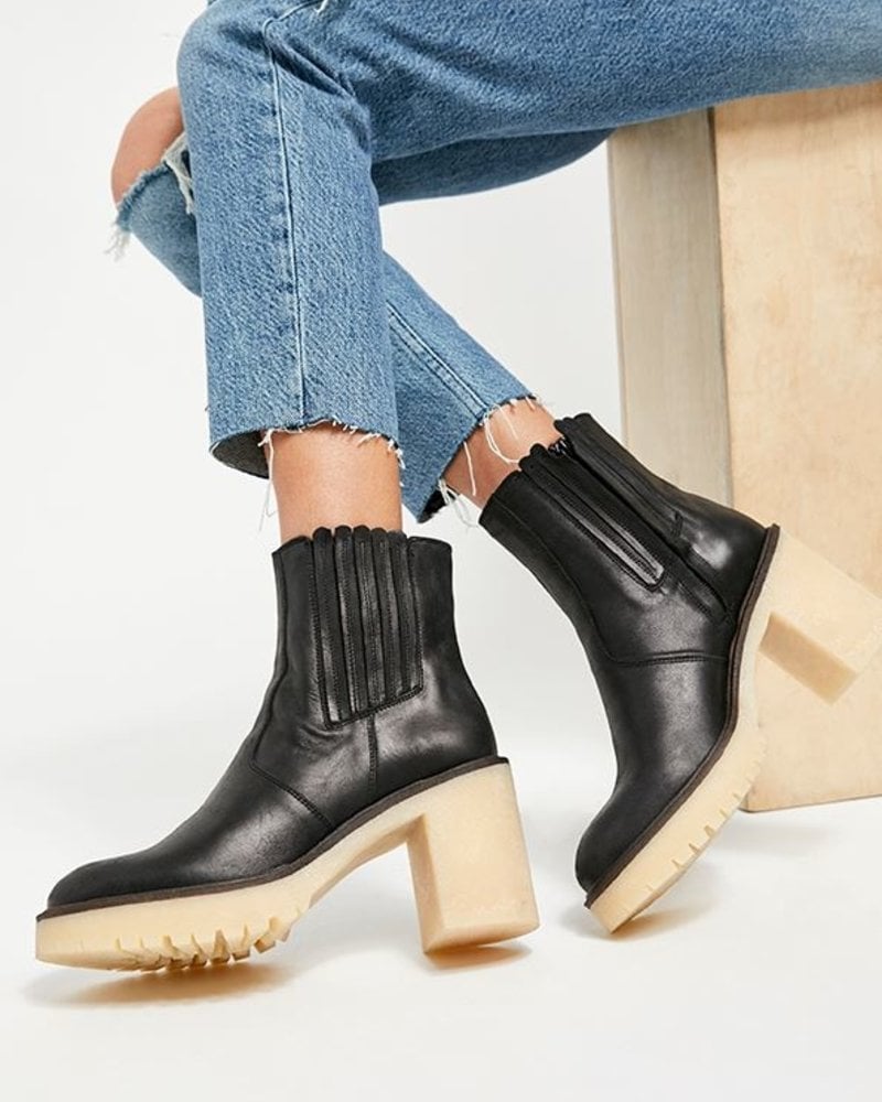 Free People James Chelsea Boots | Black