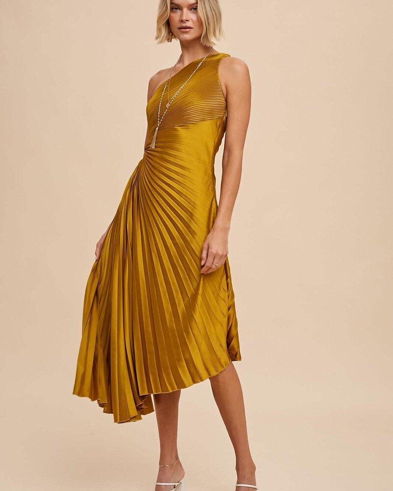 Medallion Pleated Dress