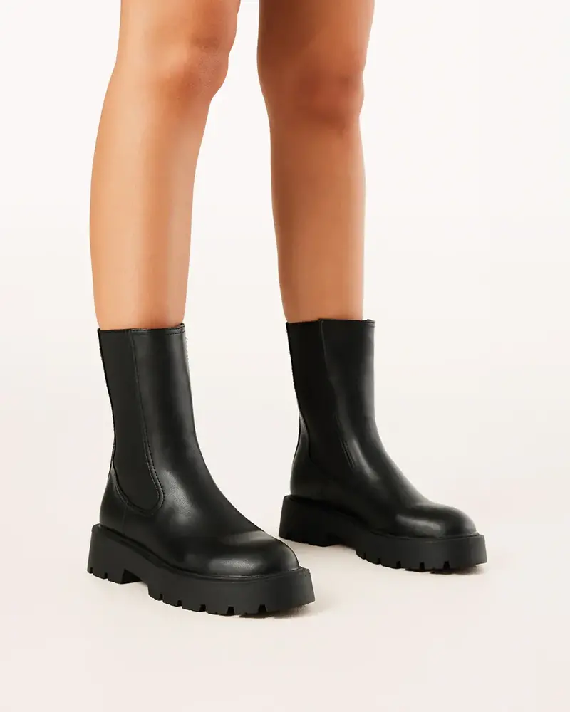 Zainab Boot