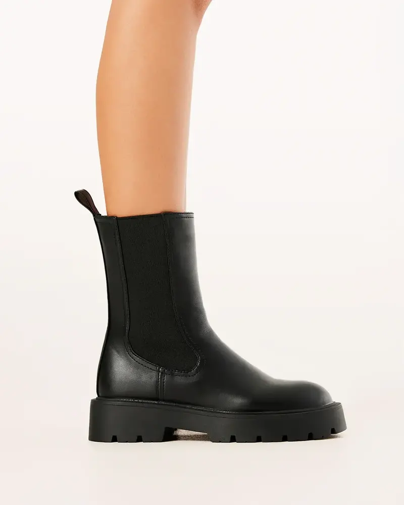 Zainab Boot