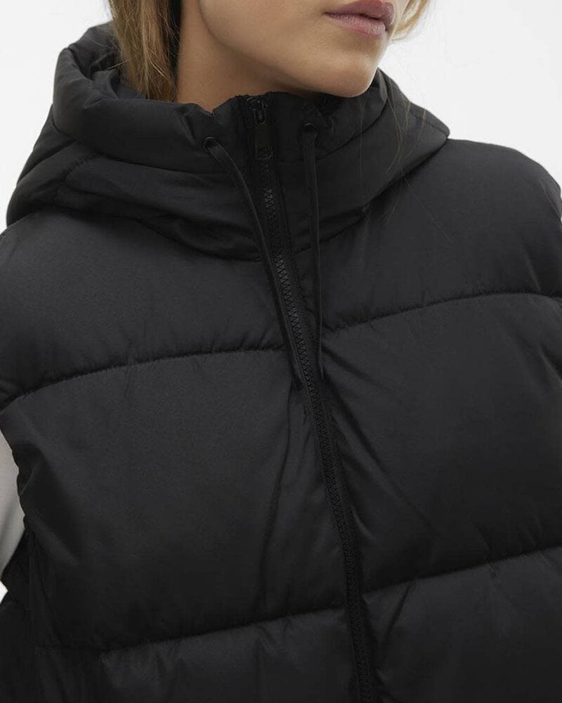 Vero Moda Ligaane Puffer Vest | Black
