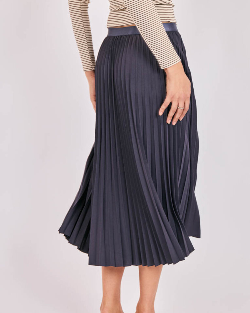 Charm Pleated Skirt