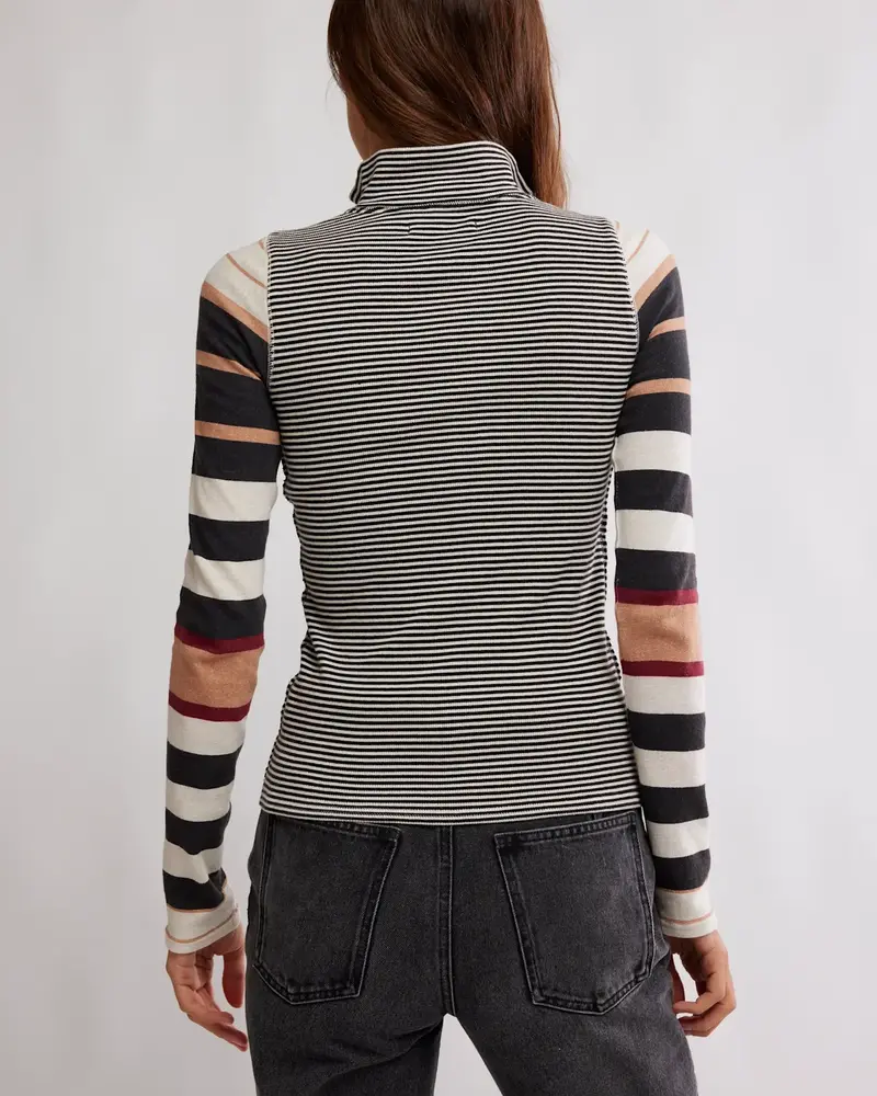Free People Avery Zip Up | Black