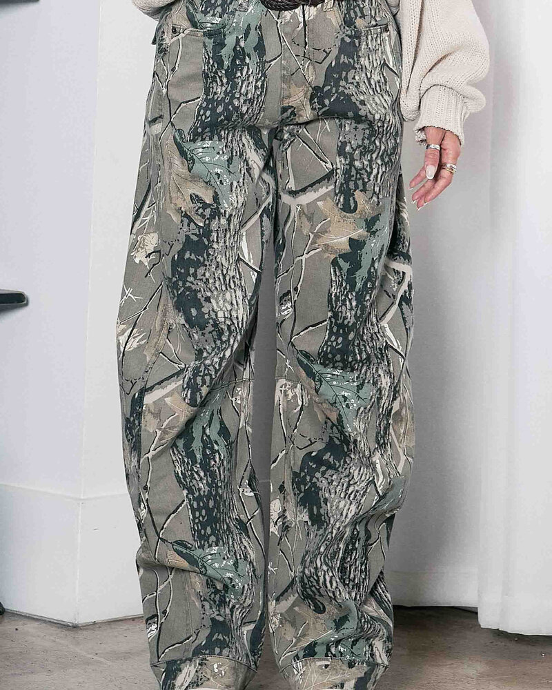 Kendal Camo Barrel Jeans