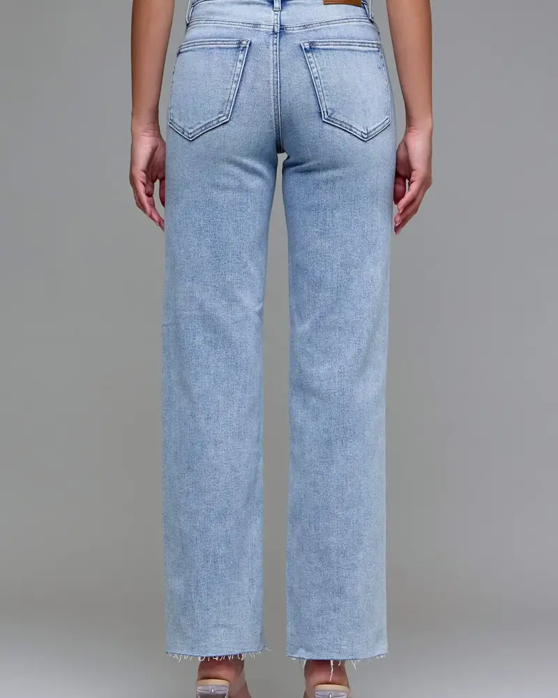 Ella Classic Straight | Medium Wash