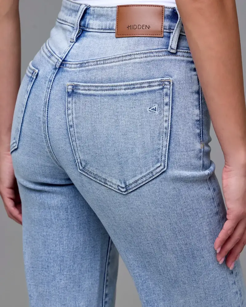 Ella Classic Straight | Medium Wash