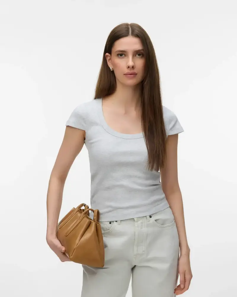 Vero Moda Chloe Scoop T-Shirt | Grey