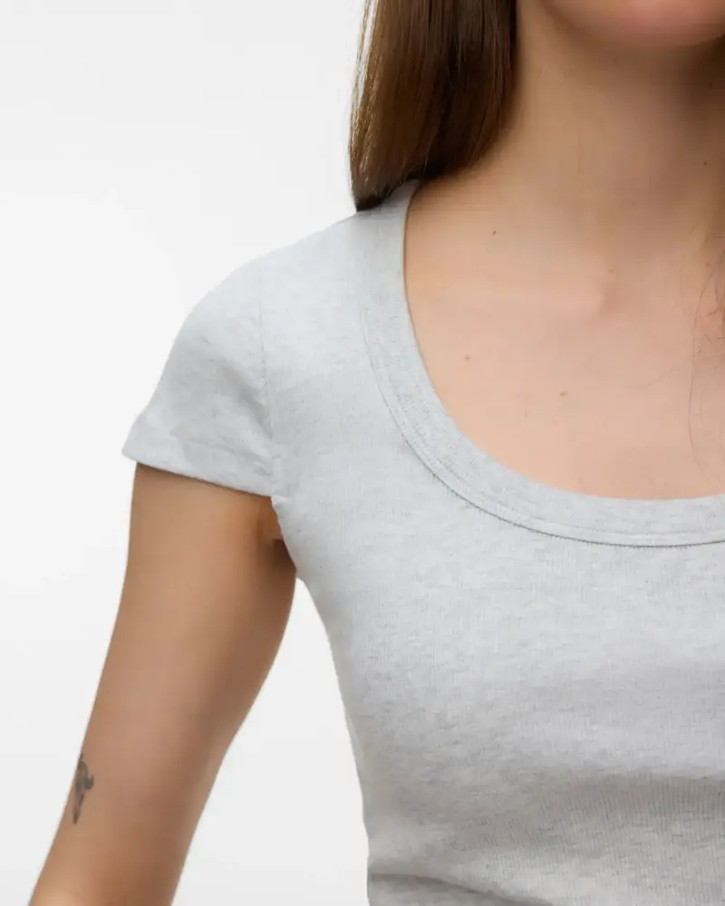 Vero Moda Chloe Scoop T-Shirt | Grey