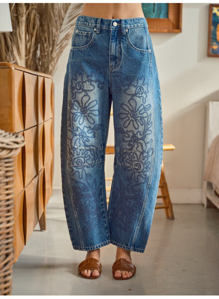 Tootsie Embroidered Barrel Jean | Medium Blue