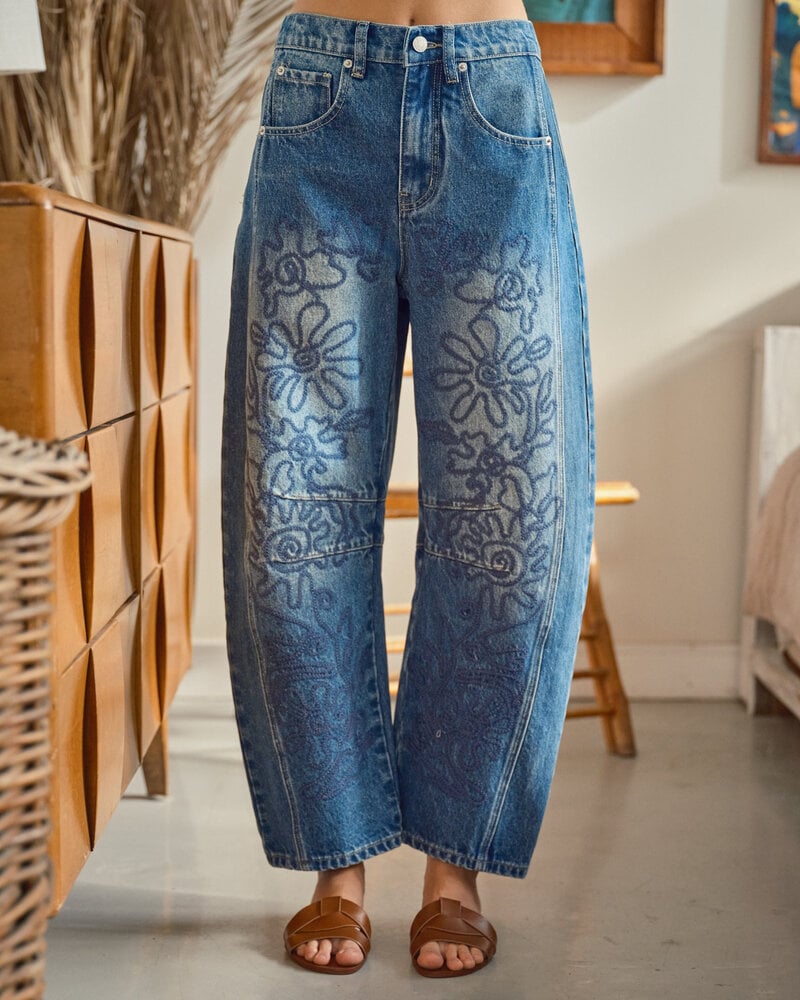 Tootsie Embroidered Barrel Jean | Medium Blue