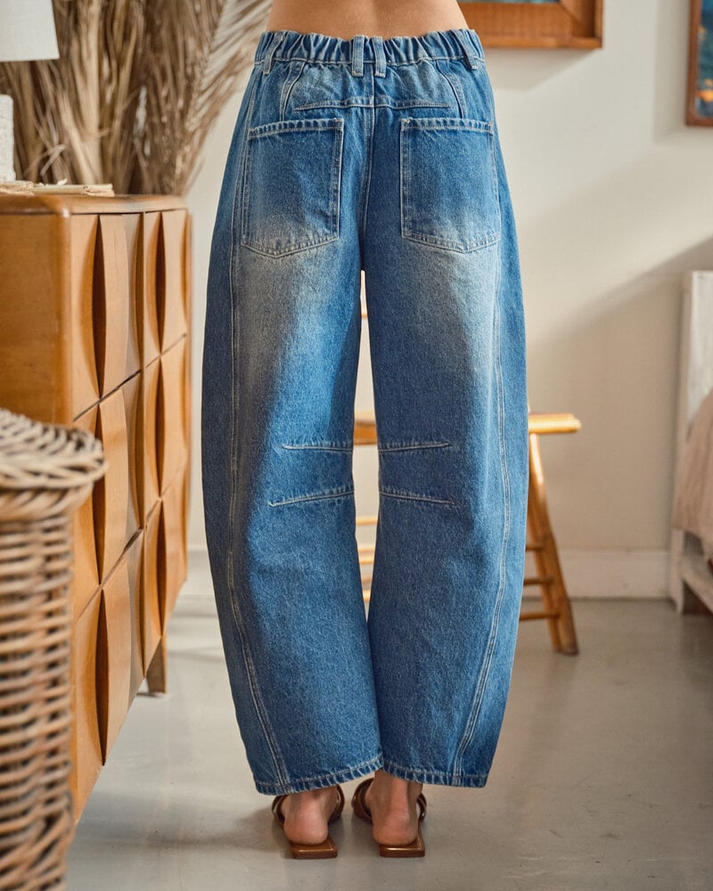 Tootsie Embroidered Barrel Jean | Medium Blue