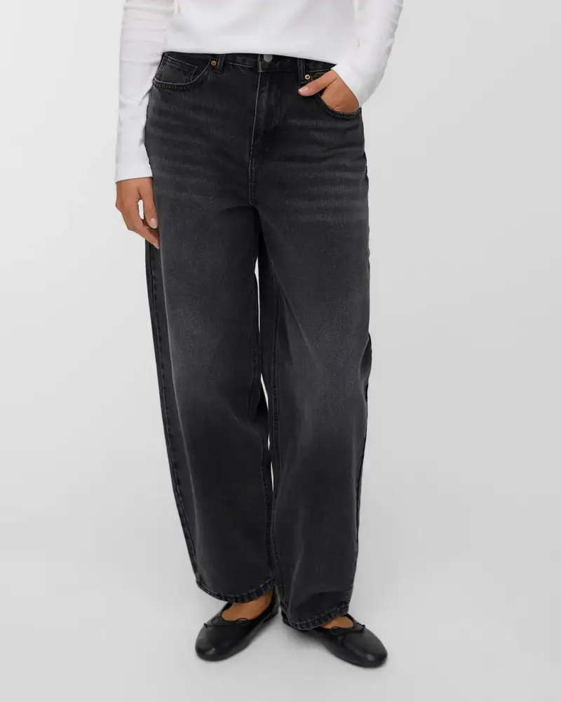 Vero Moda Billie High Rise Barrel Jean | Black 32 Inseam
