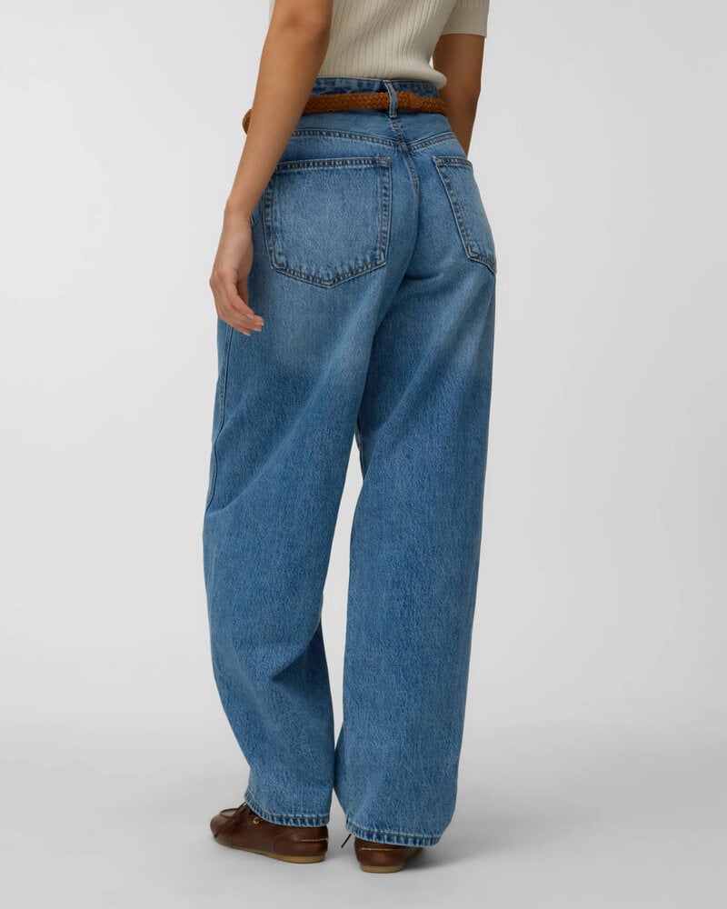 Vero Moda Zoe High Rise Barrel Jean | Medium 32" Inseam