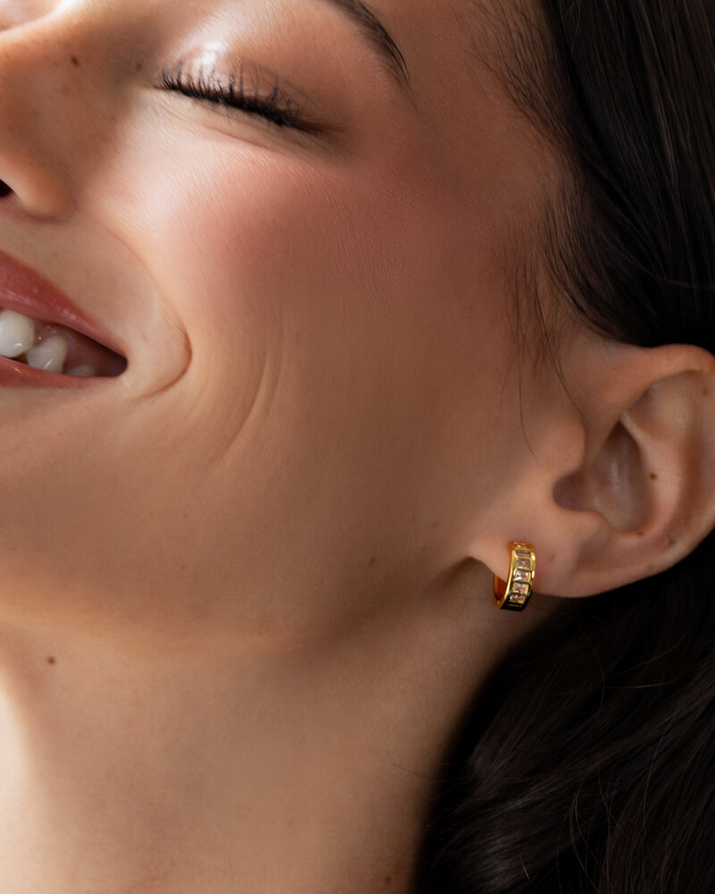 Brenda Grands Baguette Huggie Earrings | 18K Gold