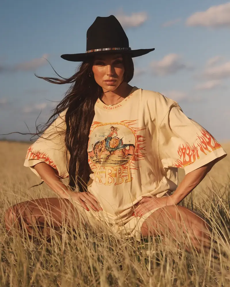 Sabbi The Flaming Cowboy Tee | Sand
