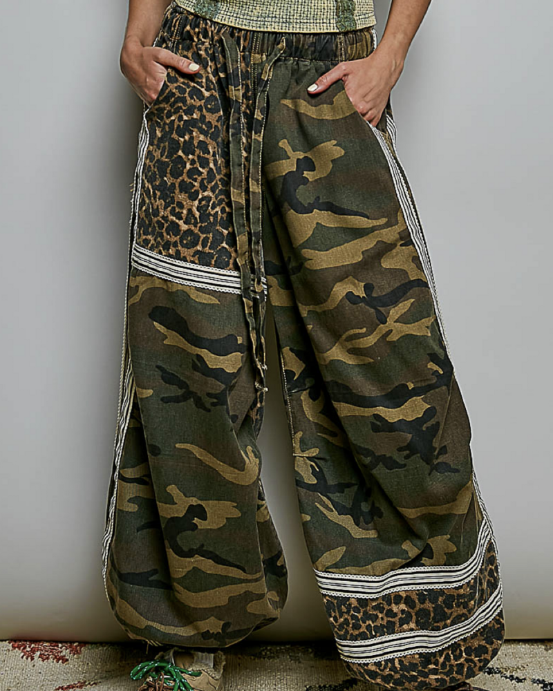 Leo-Cam Contrast Band Trim Jogger Pants