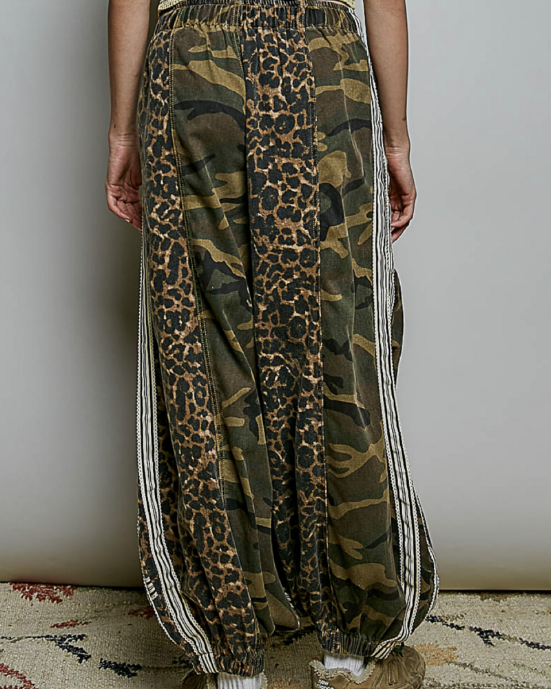 Leo-Cam Contrast Band Trim Jogger Pants