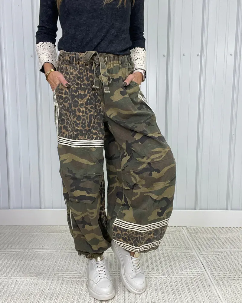 Leo-Cam Contrast Band Trim Jogger Pants
