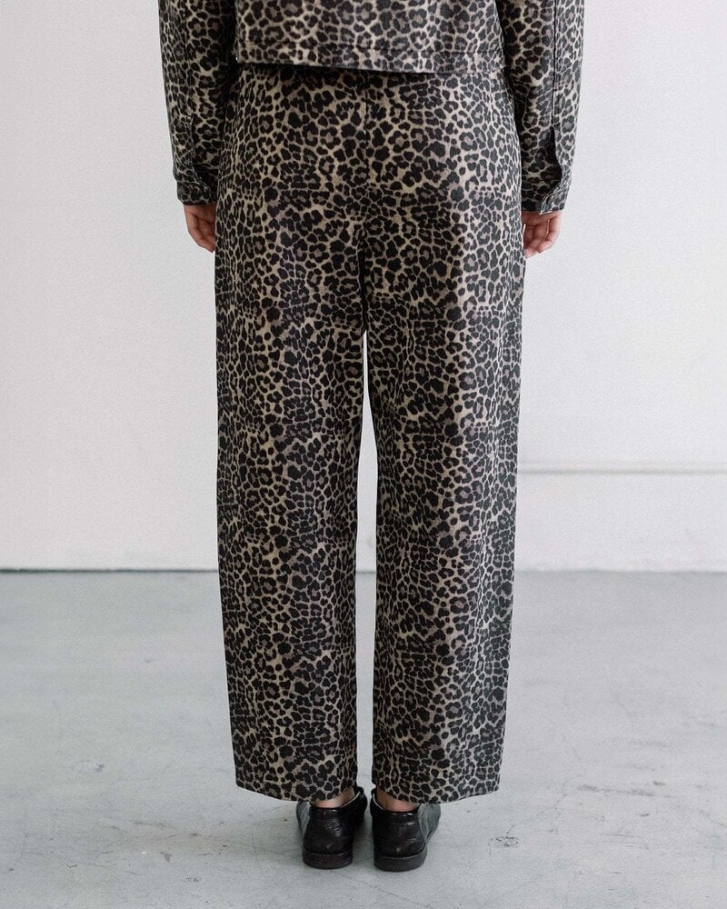 Leopard Barrel Twill Jogger