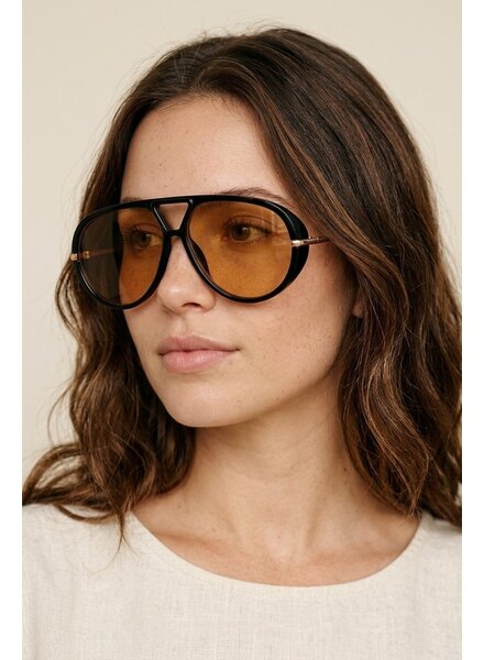 Q2 The Fleetwood | Black/Amber