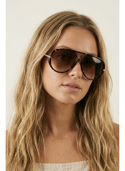 Q2 The Fleetwood | Amber/Brown Gradient
