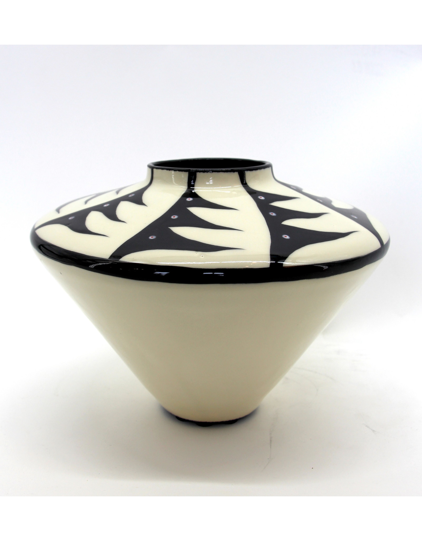 Sedona Vase by Veran Pardeahtan White - SV1