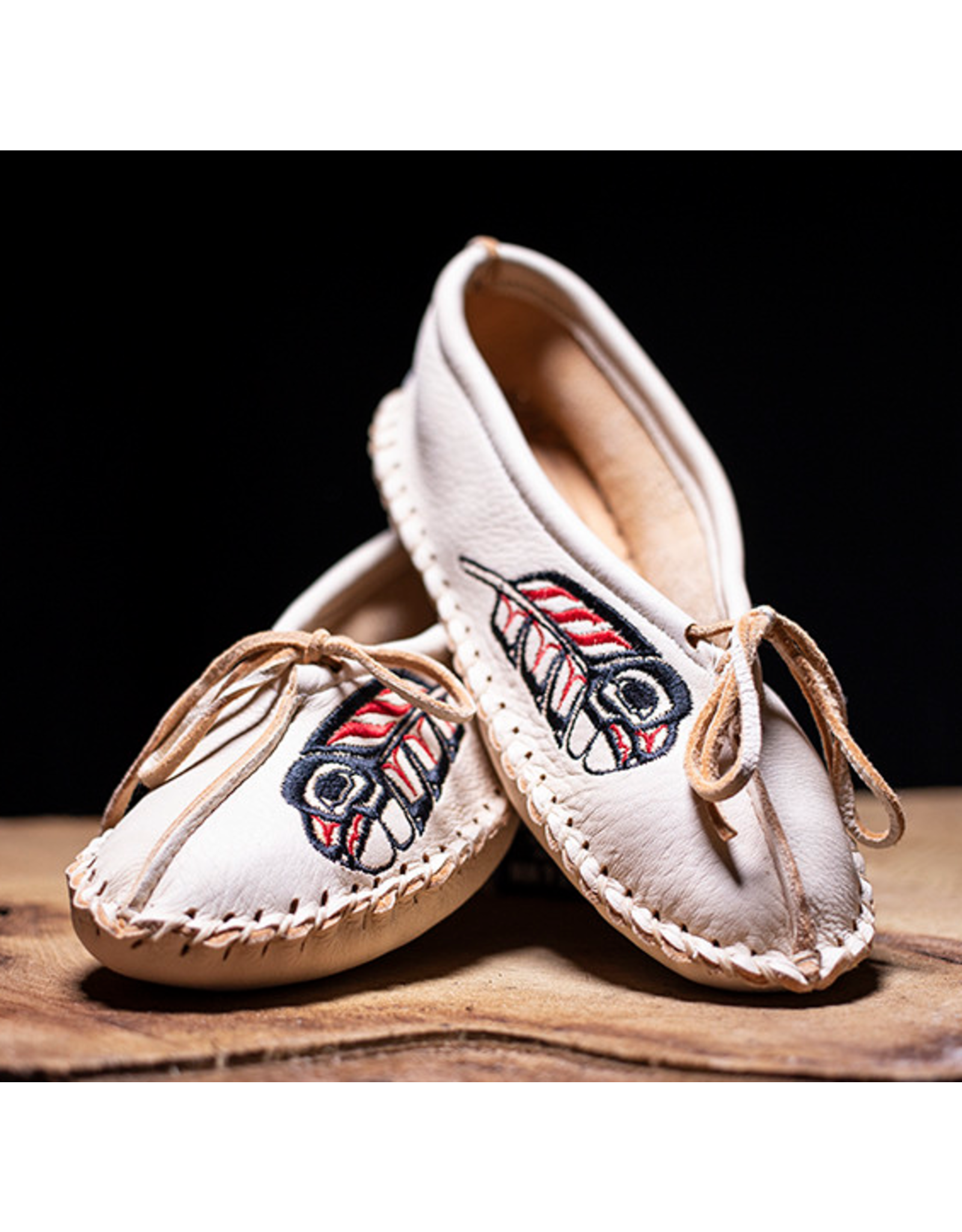 Deer Hide Moccasin with Feather Embroidery Cream