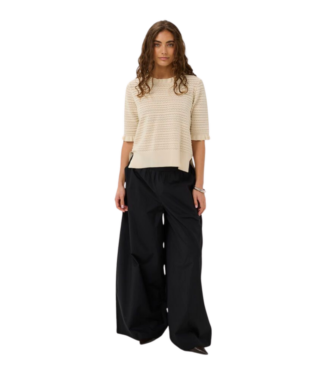Culture Jila Olena Pant (L)