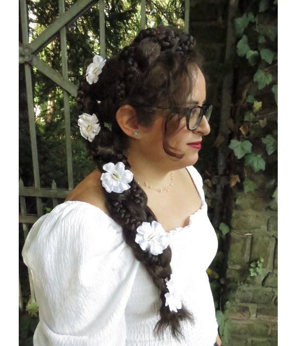 Cowry Bollywood Flowers white