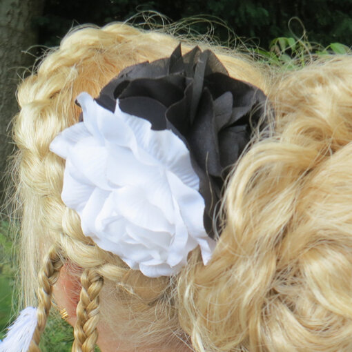 Roses Hair Clip black white