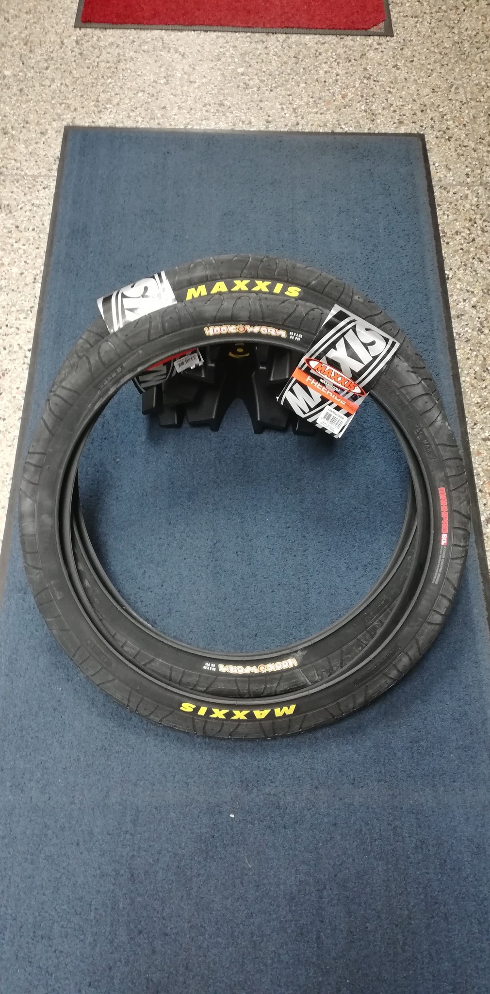 maxxis hookworm tire